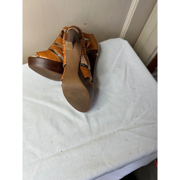 Michael Kors Cognac Croc Embossed Leather T-Strap Platform Heels Sandals 6 - Picture 5 of 5